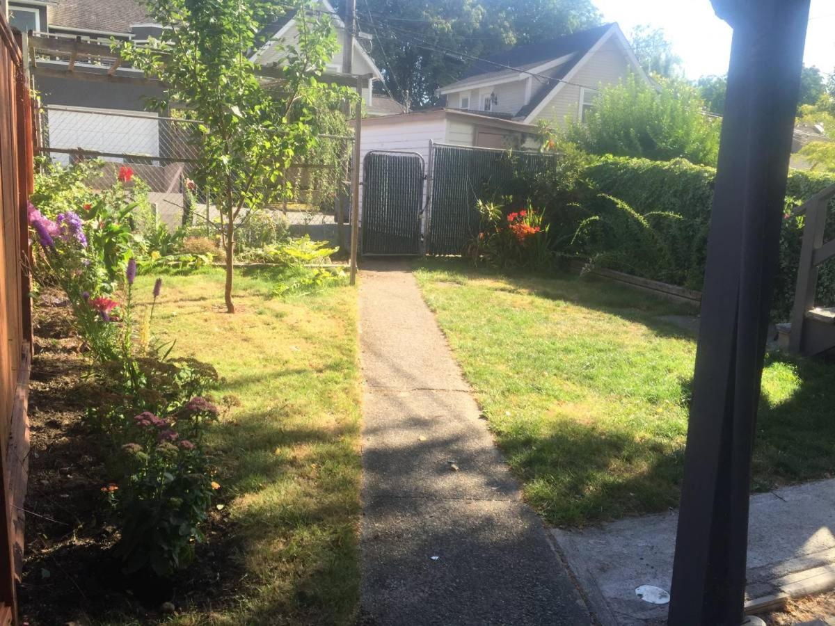 Quiet-comfy 3 Bedroom On A Tree Lined Street In Kits Hébergement de vacances