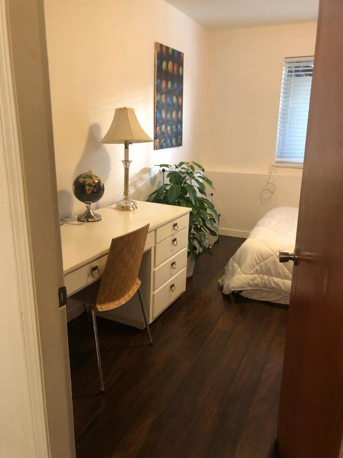 Hébergement de vacances Quiet-comfy 3 Bedroom On A Tree Lined Street In Kits