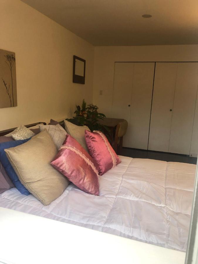 Quiet-comfy 3 Bedroom On A Tree Lined Street In Kits Hébergement de vacances Vancouver
