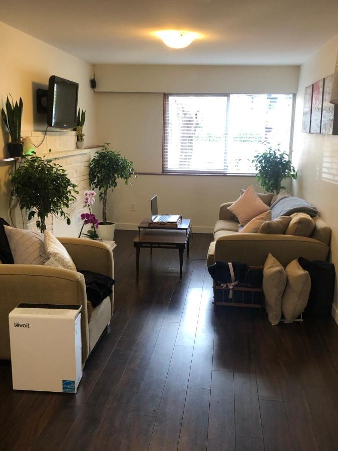 Quiet-comfy 3 Bedroom On A Tree Lined Street In Kits Hébergement de vacances Vancouver